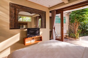 Superior Room, Garden View | Private kitchen | Mini-fridge, electric kettle - Nayaka Living Ubud (Ubud)