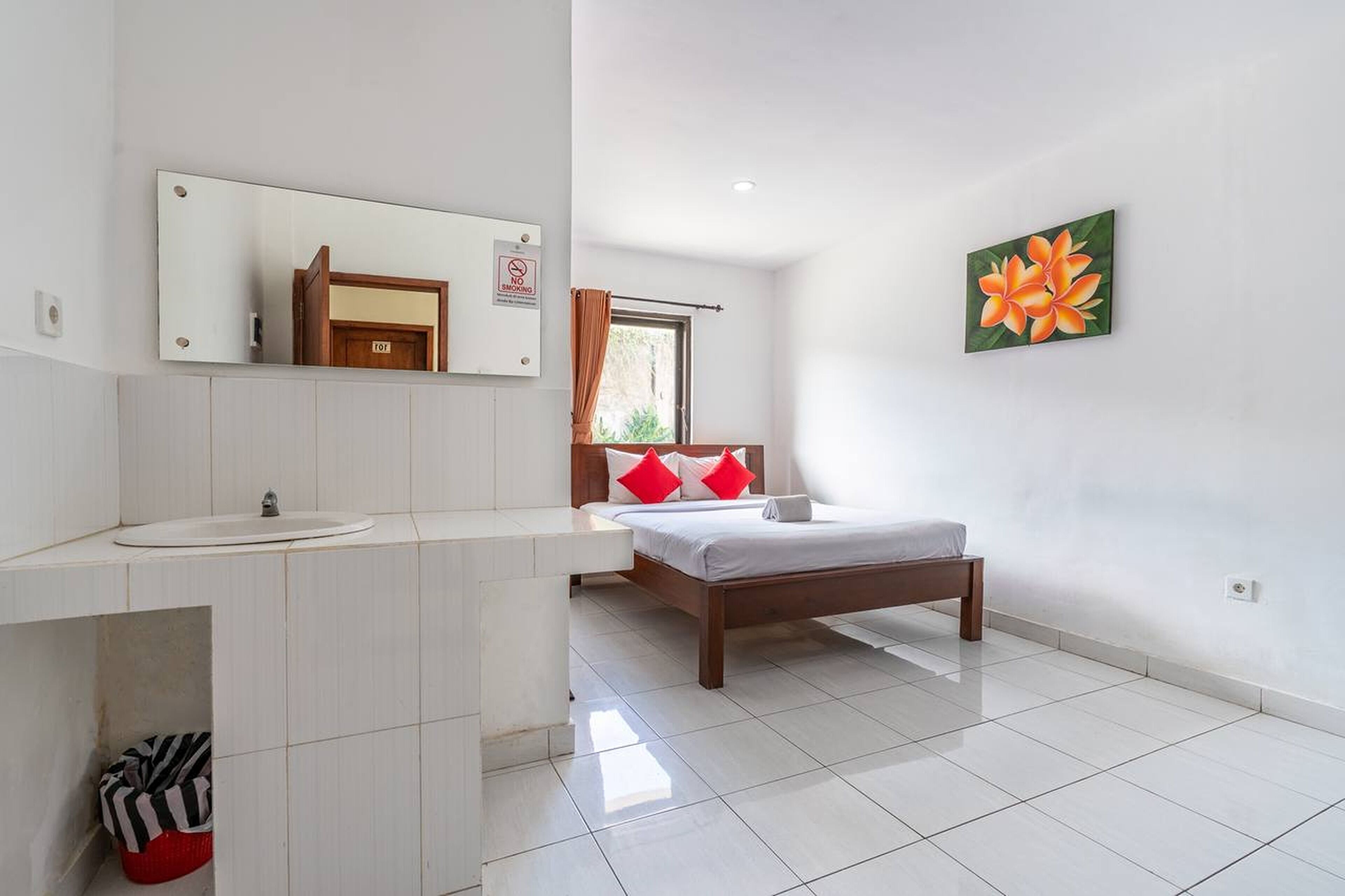 Desk, free WiFi, bed sheets