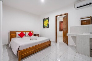 Deluxe Double Room | Desk, free WiFi, bed sheets - Ganandra Stay Denpasar (Denpasar)