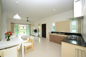 1 bedroom, desk, free WiFi, bed sheets - Bk Villa (Thep Krasattri)