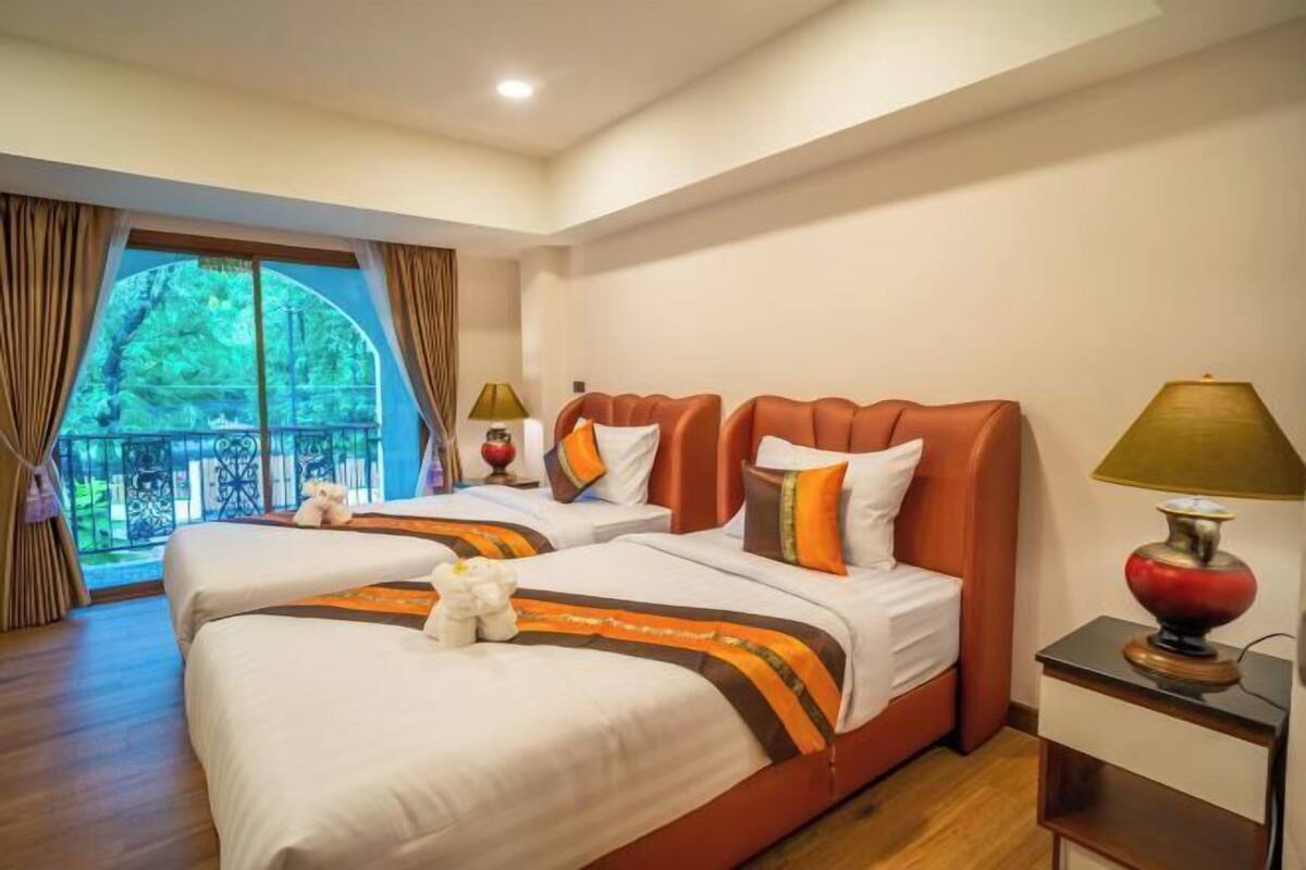 Desk, free WiFi, bed sheets