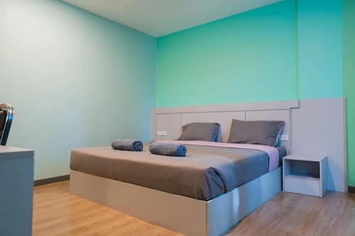 Desk, free WiFi, bed sheets