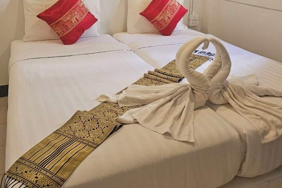 Standard Twin Room | Desk, free WiFi, bed sheets