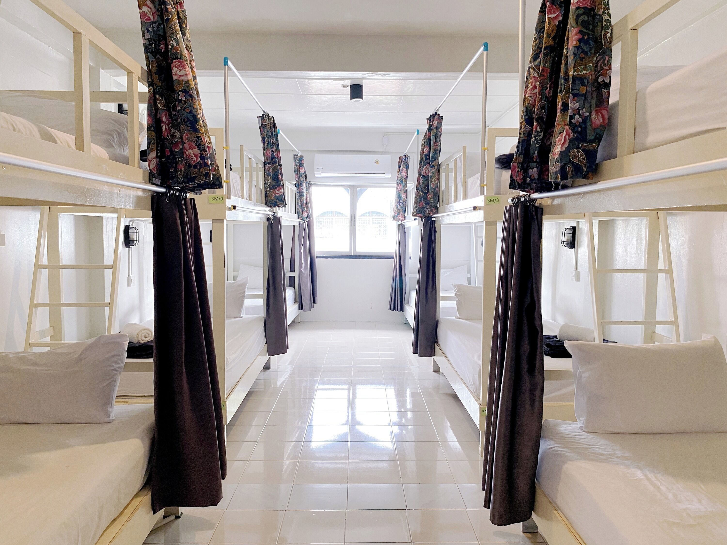 Dormitorio compartido, dormitorio mixto | Escritorio, wifi gratis y ropa de cama 