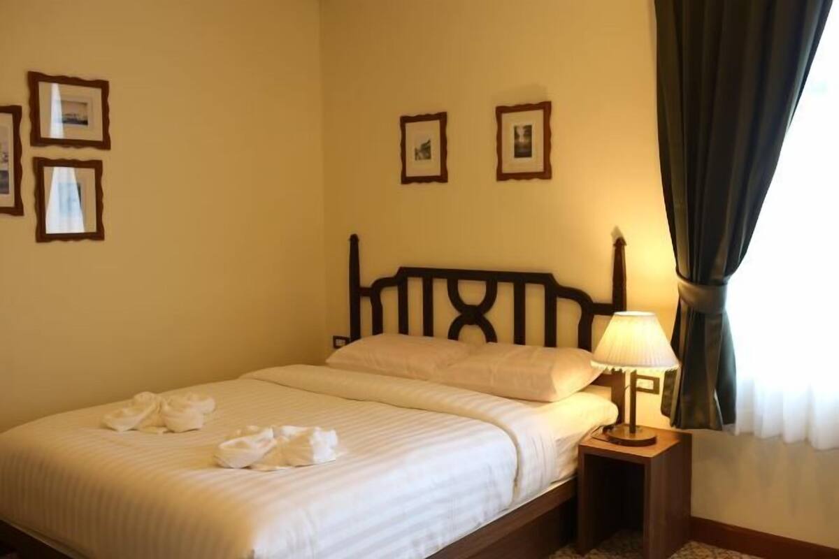 Desk, free WiFi, bed sheets