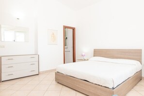 3 Schlafzimmer, Bügeleisen/Bügelbrett, Reisekinderbett, Bettwäsche