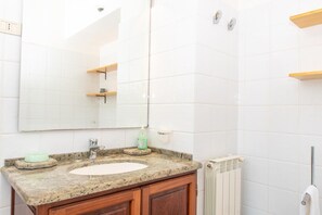 Badewanne, Whirlpool, Haartrockner, Bidet