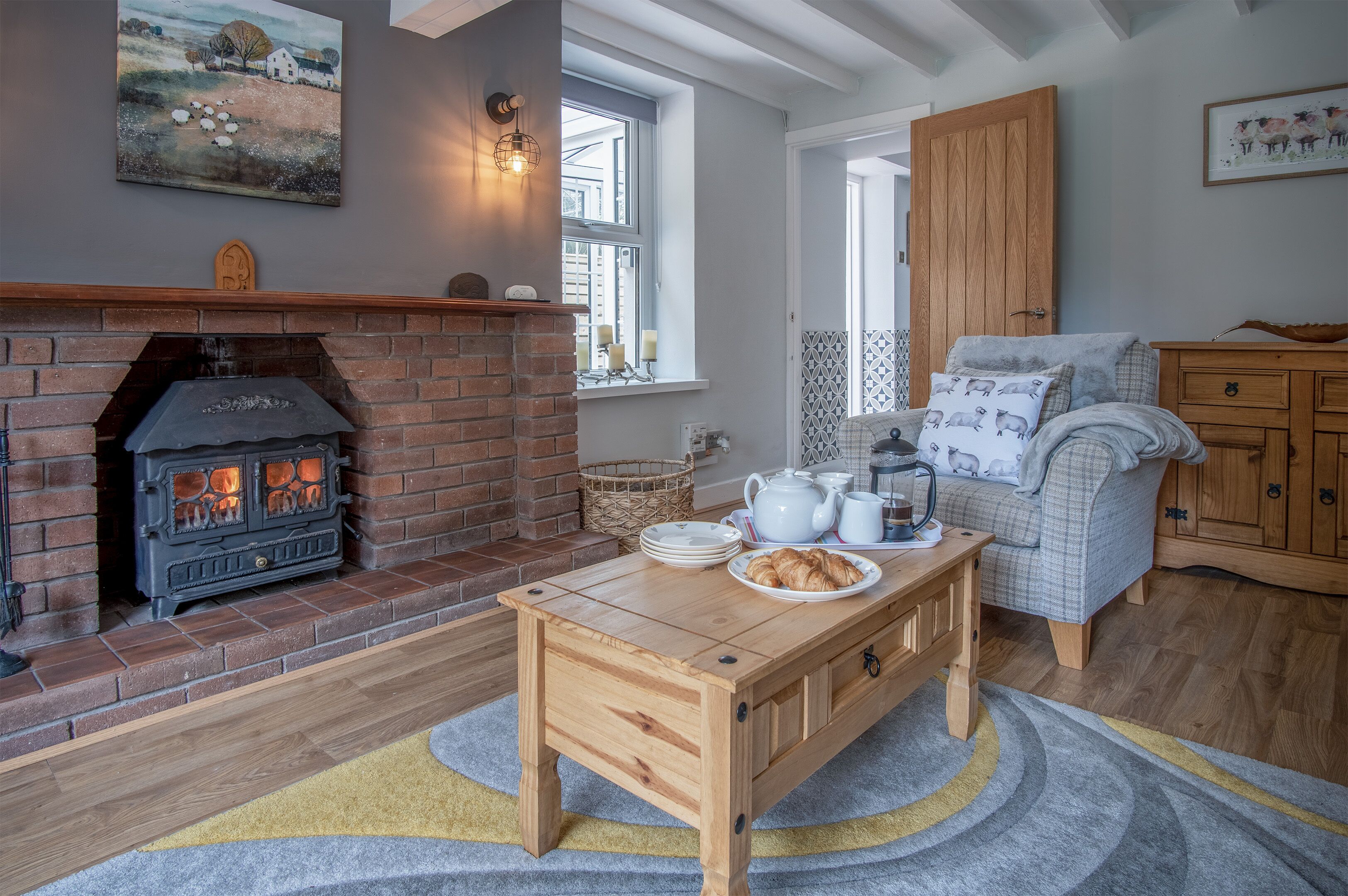 Nhà dành cho gia đình | Khu phòng khách | TV 30-inch có truyền hình kỹ thuật số 