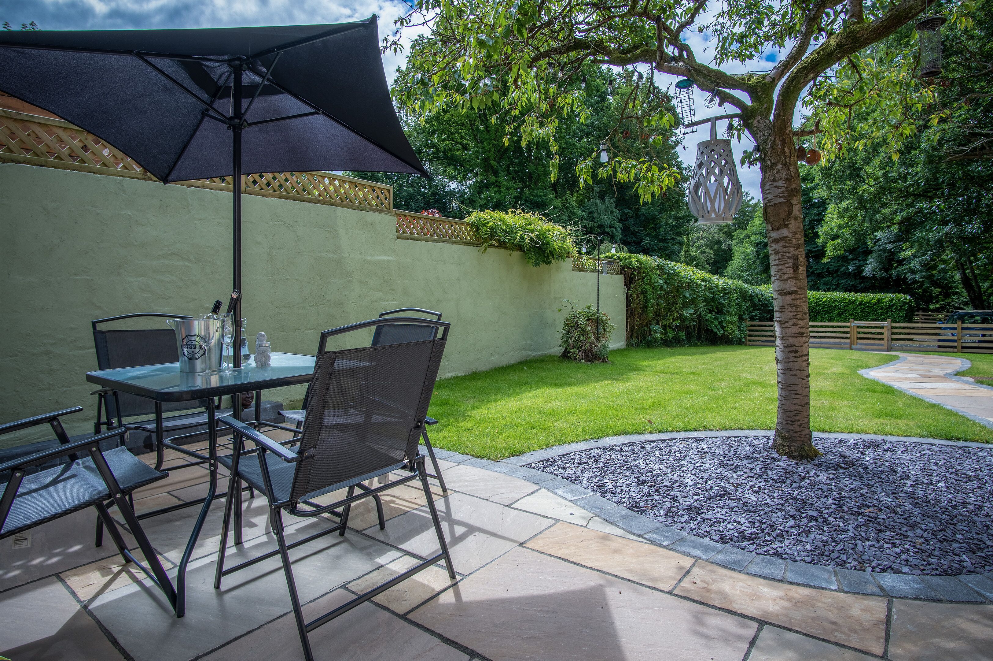 รับประทานอาหารกลางแจ้ง