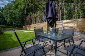 Family House | Terrace/patio - Wern Y Glais - 2 Bedroom Cottage - Glais (Swansea)