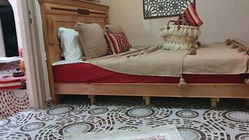 2 bedrooms, in-room safe, iron/ironing board, free WiFi