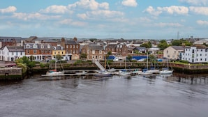 A harbor with boats docked, surrounded by residential buildings. - Marlborough Court - Donnini Apartments (Ayr)