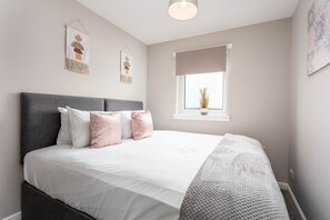 2 habitaciones, decoración personalizada y muebles diferentes 