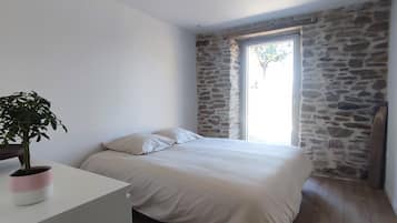 2 quartos, berço de viagem, Wi-Fi de cortesia, roupa de cama