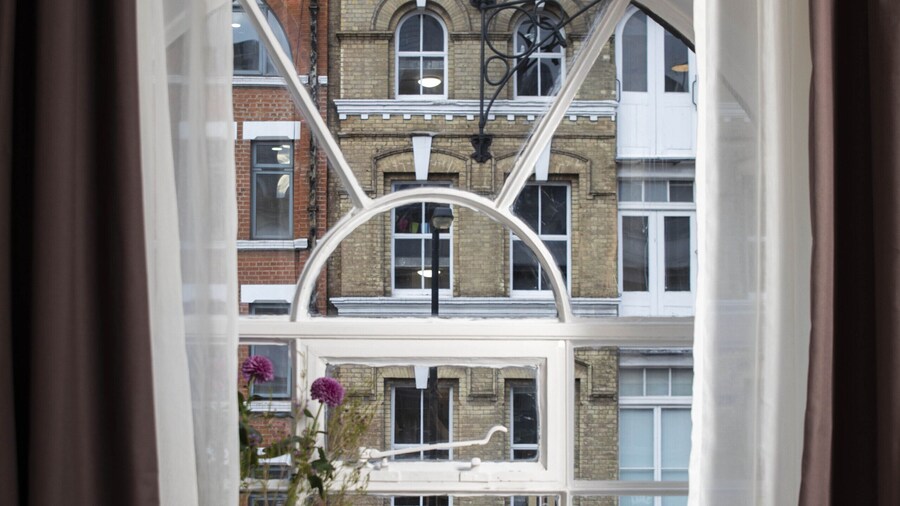 Bob W Commercial House