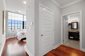 1 habitación, tabla de planchar con plancha, wifi gratis y ropa de cama
