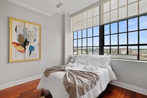 1 habitación, tabla de planchar con plancha, wifi gratis y ropa de cama 