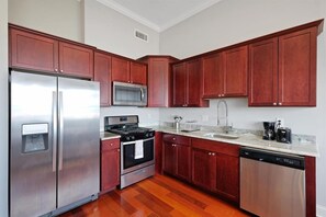 Fridge, microwave, oven, stovetop