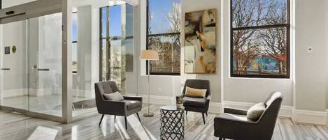 المنشأة من الداخل