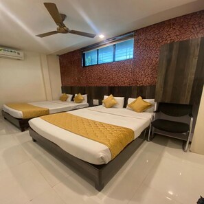 Individually furnished, desk, laptop workspace, rollaway beds - Hotel Garden Park - Near Trade Centre, Visa Consulate (Mumbai)