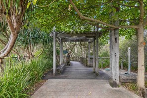 Property grounds - Makin' Waves l Walk to the beach in 2 mins! Heated pool!  (Mount Coolum)