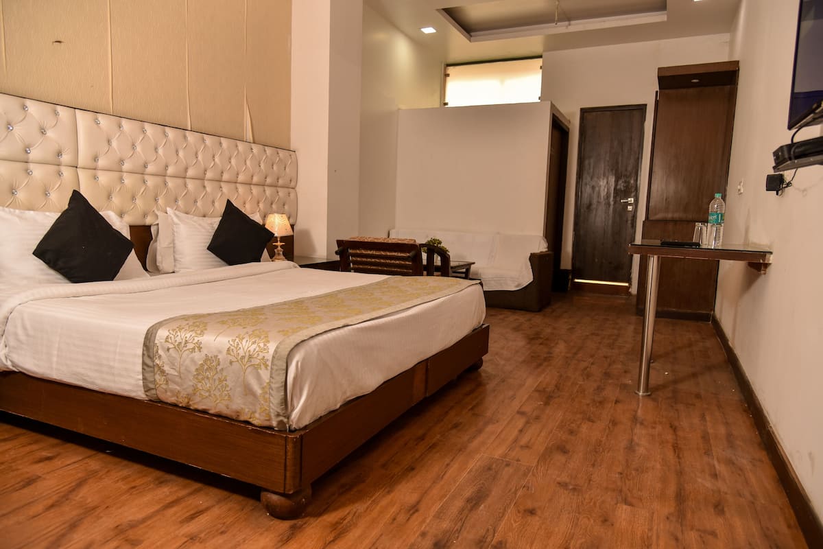 Classic Room | Egyptian cotton sheets, premium bedding, free WiFi, bed sheets