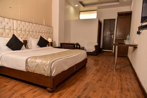 Classic Room | Egyptian cotton sheets, premium bedding, free WiFi, bed sheets - Hotel Park well (Ghaziabad)