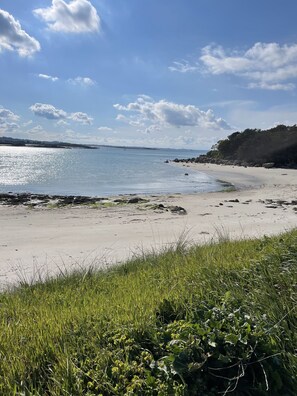 På stranden
