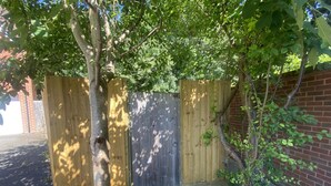 Exterior - Immaculate 2-bed Coach House (Swindon)