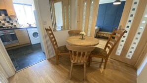 Apartment, 2 Queen Beds | Private kitchen - Immaculate 2-bed Coach House (Swindon)