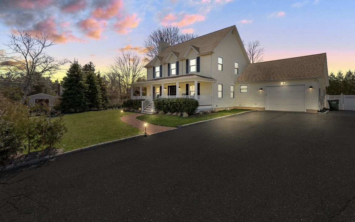7 mins from the beach! Gorgeous home for the perfect vacation.