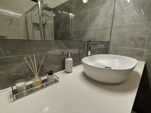 Apartment, 2 Queen Beds | Bathroom | Shower, hair dryer, towels
