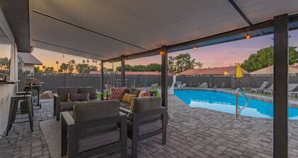 Heated Pool! Big ol' Backyard! Sleeps 10! Perfect Price