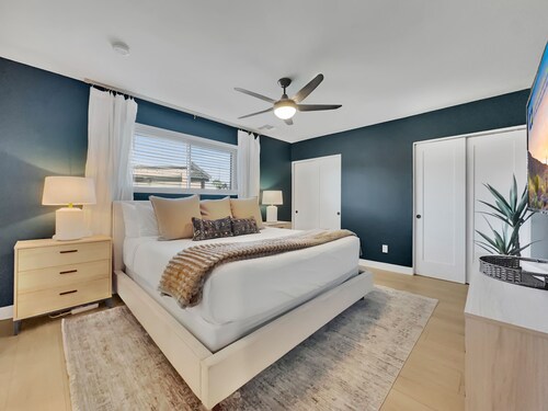 Parque Manor | Heated Pool • Desert Mural • Near Old Town • Sleeps 10