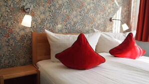 Iron/ironing board (on request), WiFi (free) - Gasthaus Hotel Bremen (Bremen)