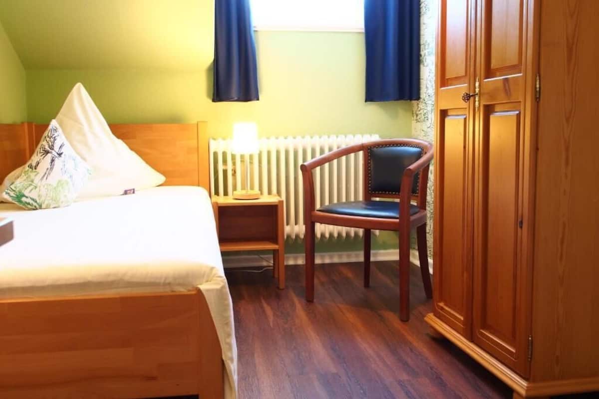 Chambre Simple | Fer et planche à repasser, Wi-Fi gratuit