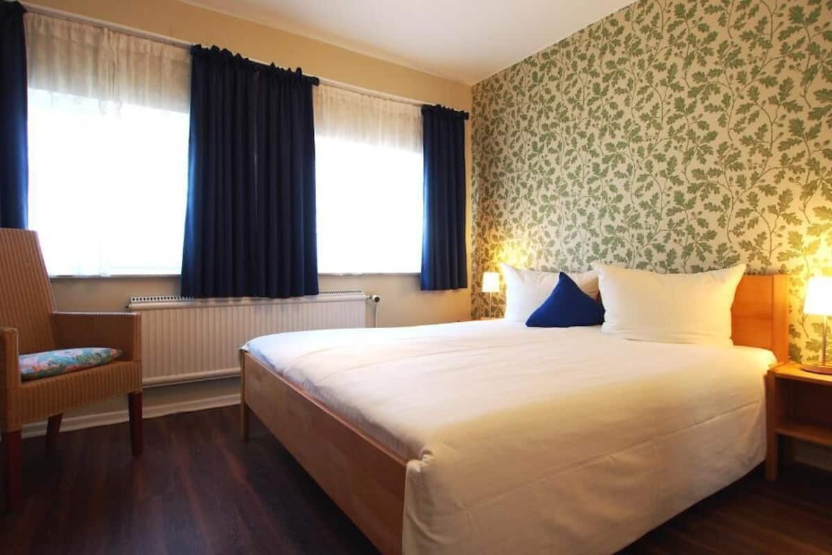 Chambre Simple Confort | Fer et planche à repasser, Wi-Fi gratuit