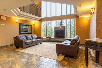 1 bedroom / 1 bathroom Suite, Marquise 313, Pool, Ski in/Ski out on Blackcomb Mountain
