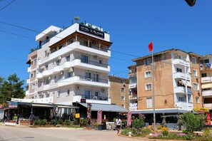 Front of property - 3 Islands 2 Hotel (Ksamil)