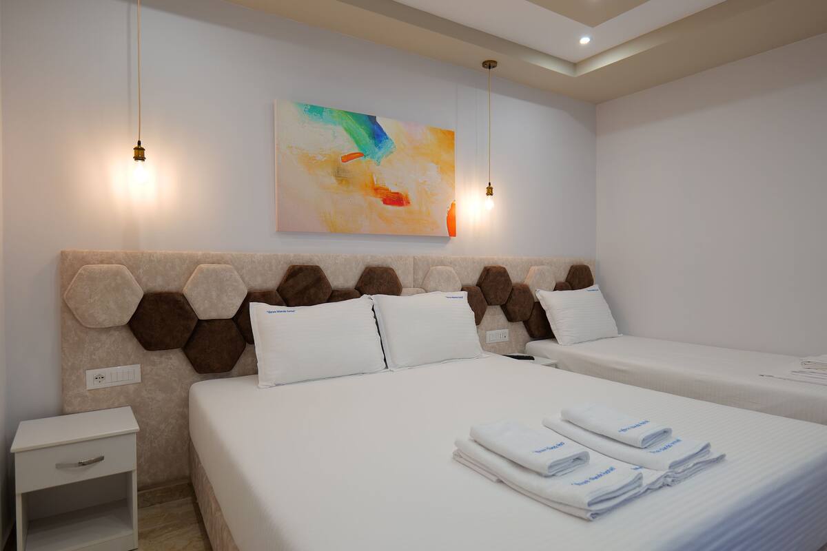 WiFi (free), bed sheets