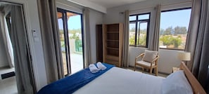 3 chambres, fer et planche à repasser, accès au Wi-Fi (inclus)
