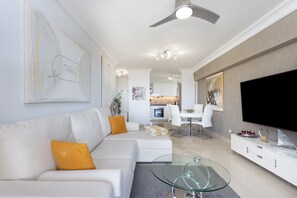 Smart TV - Oceanview Luxury 1-Bedroom Apartment, quiet location with Pool, WIFI, Garage (Palm-Mar)