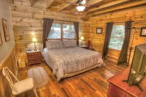 3 bedrooms, iron/ironing board, free WiFi, bed sheets - Southern Comfort | Spacious Family Retreat, Dog Friendly w/ Gaming Area and More (Sautee Nacoochee)