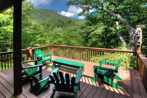 Property grounds - Mountain Hydeaway - Mtn Retreat w/ Stunning Views, Fireplace and Covered Hot Tub (Cleveland)