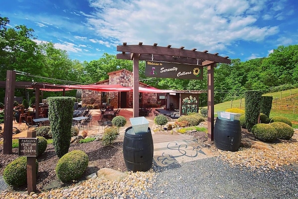 Exterior - Mountain Hydeaway - Mtn Retreat w/ Stunning Views, Fireplace and Covered Hot Tub (Cleveland)