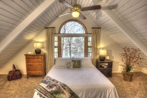 4 bedrooms, iron/ironing board, free WiFi, bed sheets - The Cove at Lake Burton -  Vintage Lakefront Home with Covered Boathouse Deck (Clarkesville)