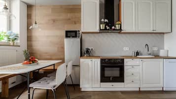 Comfort Apartment | Private kitchen | Microwave, oven, stovetop, dishwasher