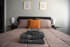 6 Schlafzimmer, Schreibtisch, Bügeleisen/Bügelbrett, Internetzugang