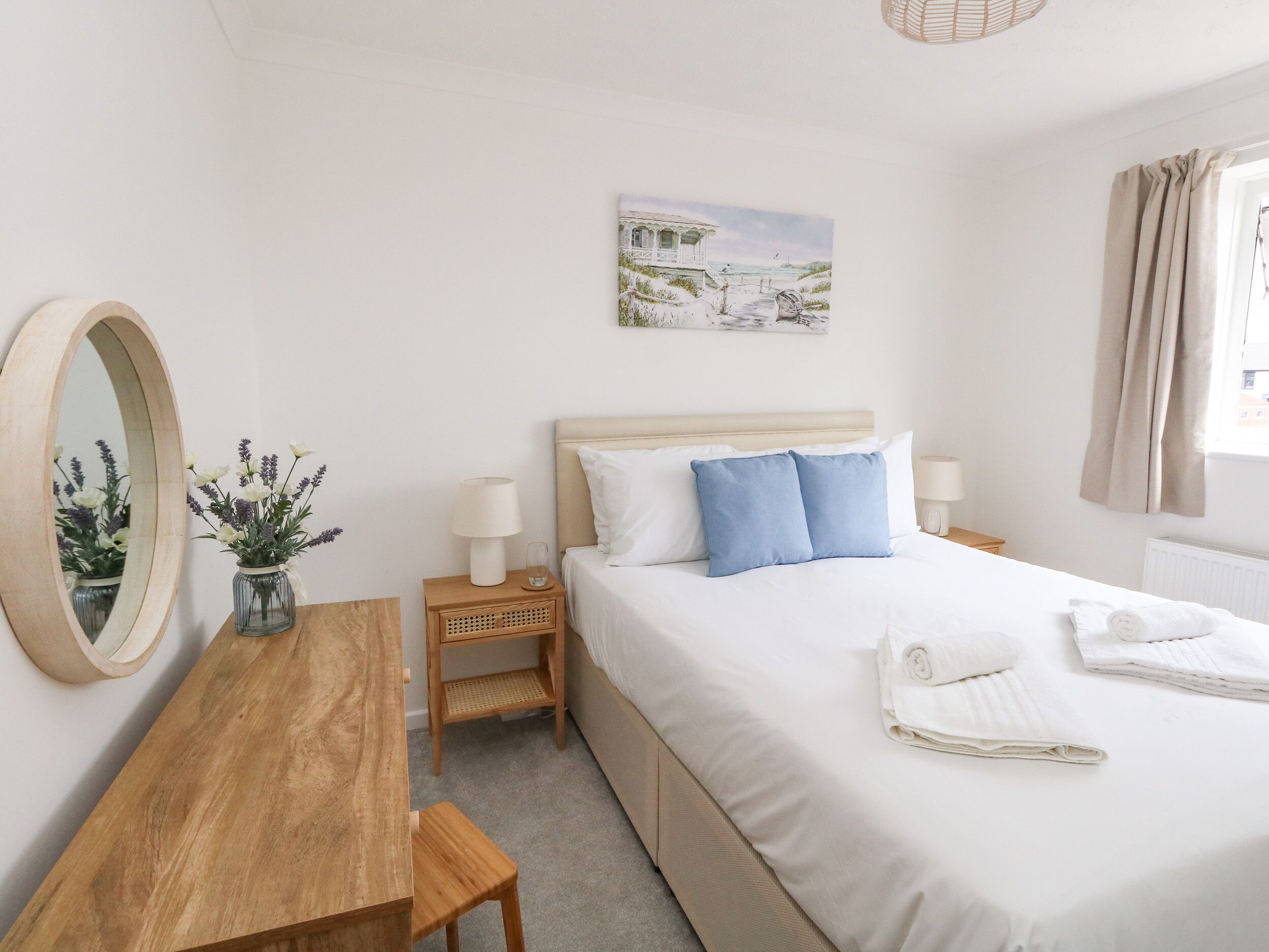 1 habitación, decoración personalizada y muebles diferentes 