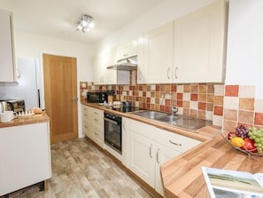Cottage | Private kitchen | Fridge, dishwasher, electric kettle, toaster - Sandpiper (Weymouth)